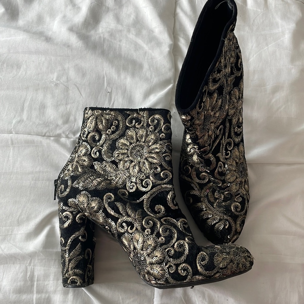 Gold sequin high heel ankle boots -brand: wild diva